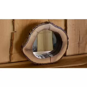 Plaster orzecha włoskiego z lustrem