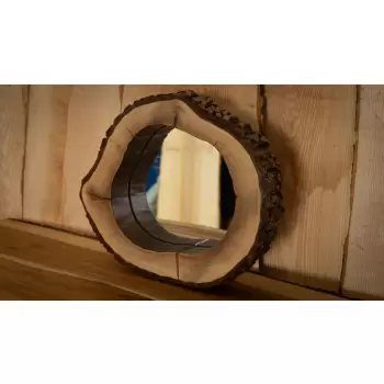 Plaster orzecha włoskiego z lustrem